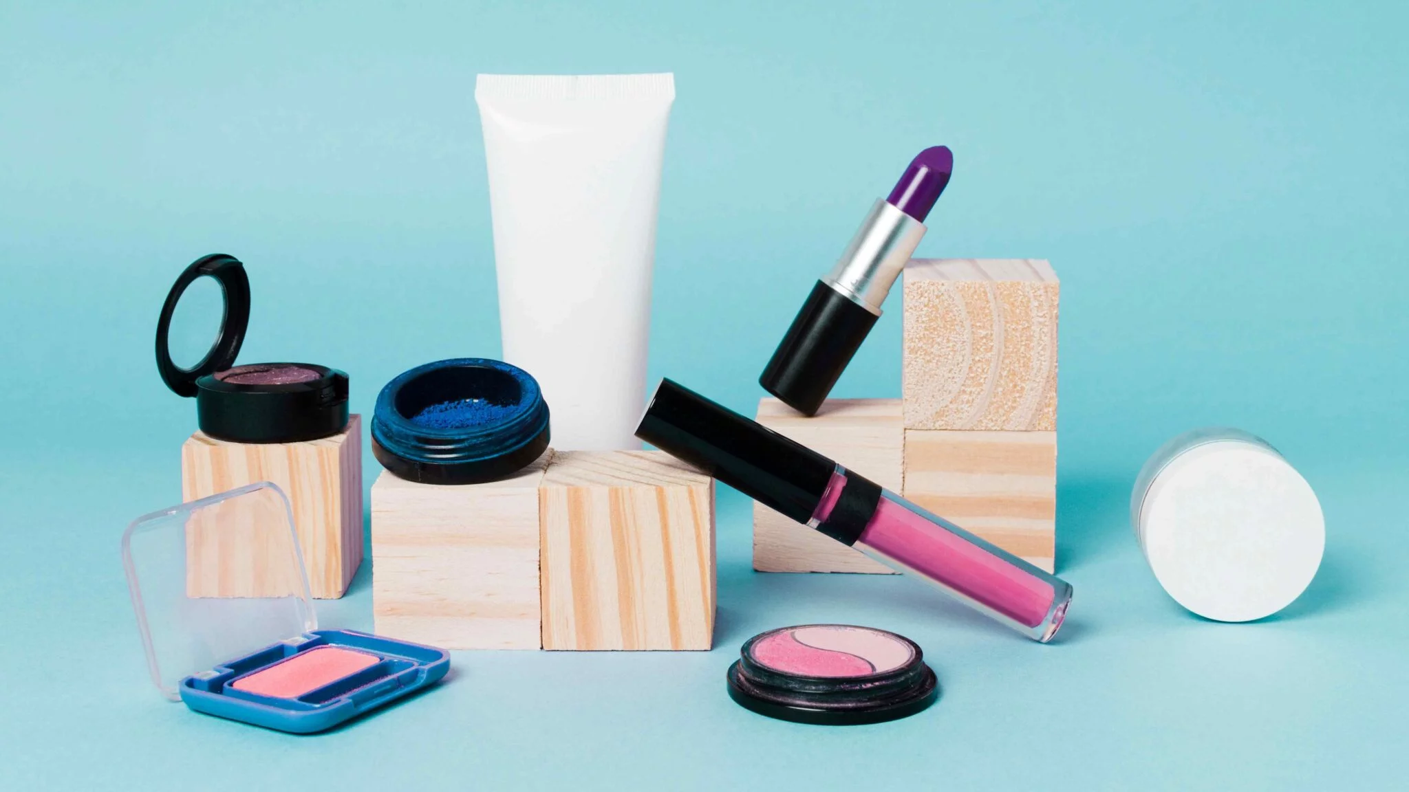 composition decorative cosmetics women 11zon | هلومگ | برای راه اندازی صنف آرایشی و بهداشتی چکار کنیم؟